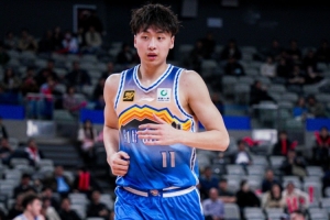 新疆男篮齐麟季后赛表现亮眼，场均21.5分成队内得分王