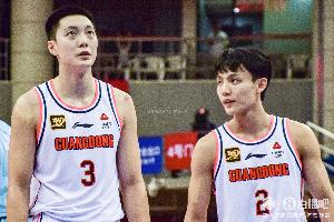 CBA季后赛广东半场领先上海5分 麦穗丰点评广东完美攻防表现