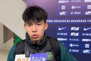 浙江队客场2-3惜败申花，小将王钰栋表现亮眼，攻防两端明显提升