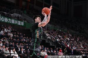 CBA季后赛：辽宁3-0横扫新疆晋级四强，张镇麟带伤作战王岚嵚爆发