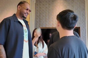 英雄联盟名人堂：传奇跨界！Anthony祝贺Uzi入选名人堂